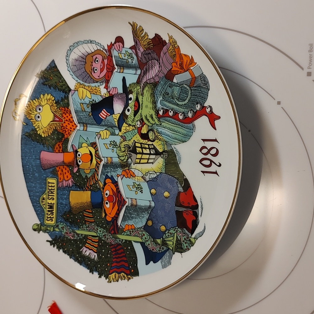 Vintage Sesame Street Christmas Carolers Plate 1981